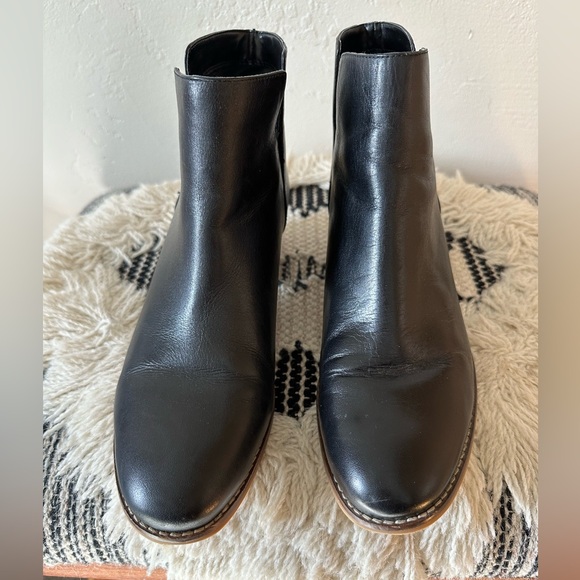 Cole Haan Abott Women’s Size 10 Black Leather Comfortable Chic Versatile Booties - Picture 3 of 11